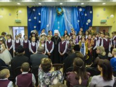 15 января 2020 года митрополит Псковский и Порховский Тихон поздравил учащихся Свято-Тихоновской православной гимназии города Пскова с Рождеством Христовым.