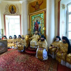 13 июля 2022 года, в празднование Собора славных и всехвальных 12-ти апостолов, митрополит Псковский и Порховский Тихон совершил Божественную Литургию в Свято-Успенском Псково-Печерском монастыре