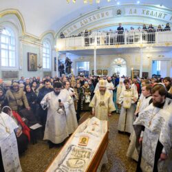 Митрополит Псковский и Порховский Тихон совершил чин отпевания воинского священника иерея Александра Цыганова