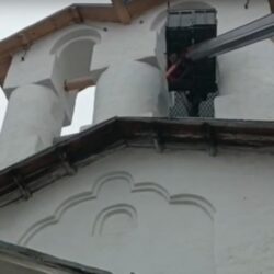 Начались работы по навеске колоколов на звоннице храма святителя Николая Чудотворца (со Усохи) в Пскове