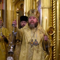Митрополит Псковский и Порховский Тихон возглавил всенощное бдение в Свято-Успенском Псково-Печерском монастыре