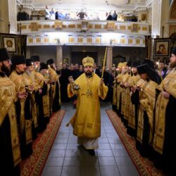 28 октября 2023 года, накануне Недели 21-й по Пятидесятнице, митрополит Псковский и Порховский Арсений возглавил всенощное бдение в Свято-Успенском Псково-Печерском монастыре