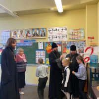 Митрополит Арсений посетил Псковскую гимназию с изучением основ православной культуры № 28