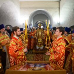 Митрополит Арсений совершил Литургию в главном храме Гдовского благочиния