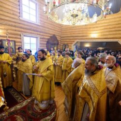 Митрополит Арсений совершил чин великого освящения храма святителя Николая Чудотворца поселка Заянье Плюсского района