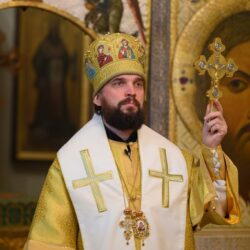 Митрополит Арсений совершил Божественную Литургию в Серафимовском приделе Свято-Троицкого кафедрального собора
