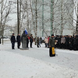 Настоятель храма Петра и Павла (с Буя) иерей Алексий Короплясов принял участие в открытии памятника герою России Сергею Самойлову