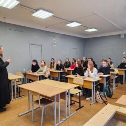 Руководитель Отдела религиозного образования и катехизации Псковской епархии протоиерей Роман Ледин провел пастырскую беседу со студентами ПсковГУ
