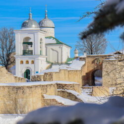 Комитет по охране объектов культурного наследия Псковской области сообщил о планах капитального ремонта воскресной школы деревне Изборск Печорского района