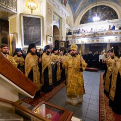 Митрополит Арсений возглавил всенощное бдение в Свято-Успенском Псково-Печерском монастыре