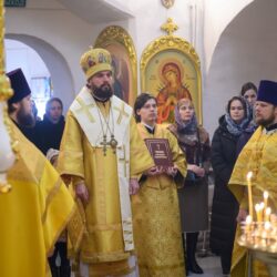 Митрополит Арсений совершил Божественную Литургию в храме святых апостолов Петра и Павла (с Буя) города Пскова