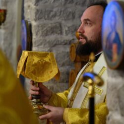 Митрополит Арсений совершил Божественную Литургию в Спасо-Преображенском Мирожском монастыре