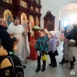 Школьники пришли на урок в храм святых мучениц Веры, Надежды, Любови и Софии (в Крестах) города Пскова
