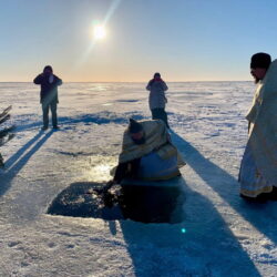 Воды Псковского озера освятили в празднование Крещения Господня