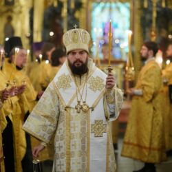 Митрополит Арсений возглавил всенощное бдение в Свято-Успенском Псково-Печерском монастыре