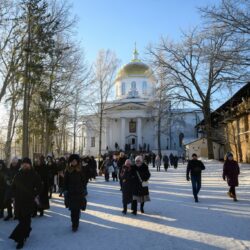 В день памяти святого праведного Иоанна Кронштадтского митрополит Арсений совершил Божественную Литургию