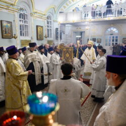 Митрополит Арсений возглавил великую вечерню в храме святого благоверного великого князя Александра Невского города Пскова