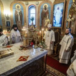 Митрополит Арсений совершил Божественную Литургию в храме Рождества Христова города Печоры