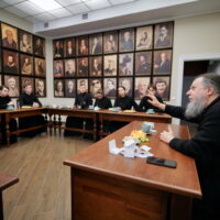 Студенты первокурсники Псково-Печерской духовной семинарии встретились со своим духовным наставником