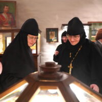 Сестры Спасо-Елеазаровского монастыря посетили открытие музея Псковского археологического общества в Поганкиных палатах