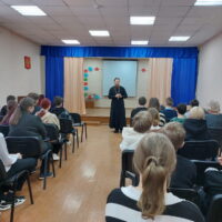 Руководитель Отдела религиозного образования и катехизации Псковской епархии провел беседу со старшеклассниками