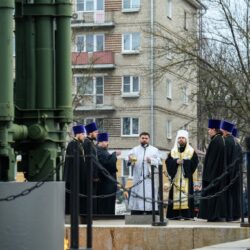 Митрополит Арсений совершил заупокойную литию на могиле Неизвестного солдата