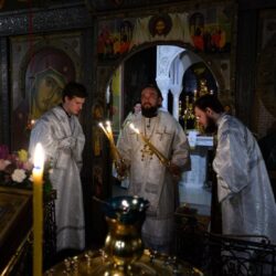 Митрополит Арсений совершил ночную Божественную Литургию в храме святителя Василия Великого (на Горке) города Пскова