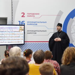 Клирик Свято-Троицкого кафедрального собора Пскова принял участие в цикле мероприятий «Без корней и трава не растёт»