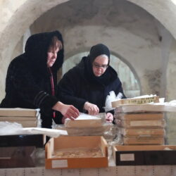 Сотрудники Псковского музея-заповедника вернули в Снетогорский монастырь фрагменты фрески «Апокалипсис»
