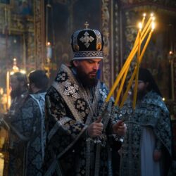 Митрополит Арсений совершил Литургию Преждеосвященных Даров в Свято-Троицком кафедральном соборе