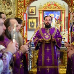 Митрополит Арсений совершил Божественную Литургию в храме великомученицы Варвары города Печоры