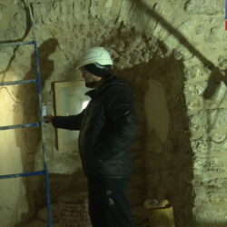 В эфире ГТРК «Псков» вышел репортаж, посвященный уникальным граффити в башне Верхних решеток Псково-Печерского монастыря