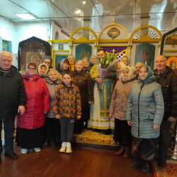 Прихожане храма Рождества Пресвятой Богородицы поселка Новая Уситва поздравили своего настоятеля с юбилеем