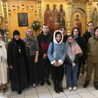 Студенты ПсковГУ помогли сестрам обители в подготовке Спасо-Елеазаровского монастыря к предстоящему празднику Светлой Пасхи