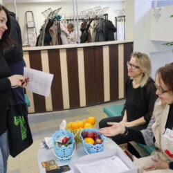 Служба Милосердия при храме святителя Луки Крымского совместно с псковским молодёжным центром провели акцию, приуроченную к Всероссийскому Дню беременных