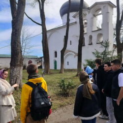 Учащиеся псковского политехнического колледжа посетили Спасо-Преображенский Мирожский монастырь