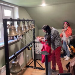 В день Пасхи Христовой в храме великомученика Димитрия Солунского состоялся мастер-класс по колокольному звону