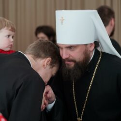 Митрополит Арсений поздравил студентов Псково-Печерской семинарии с праздником Светлого Христова Воскресения