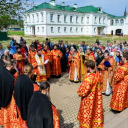 Митрополит Арсений совершил Божественную Литургию в Свято-Благовещенской Никандровой пустыни
