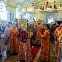 В Неделю Антипасхи митрополит Арсений совершил Божественную Литургию в храме святого князя Александра Невского города Пскова