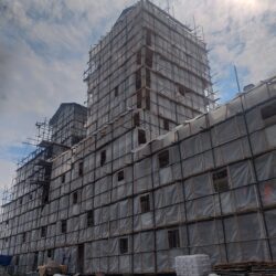 Первую отреставрированную главку купола установили на Стефановской церкви в Мирожском монастыре