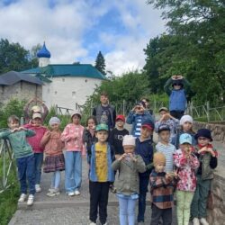 В Псково-Печерском монастыре начала работу летняя площадка для младших воспитанников Воскресной школы