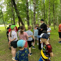 Иеромонах Авраамий  встретился с участниками дневного лагеря Родинской школы