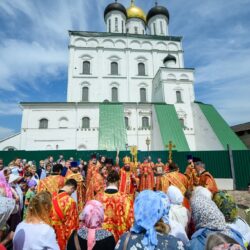 В празднование 725-летия преставления благоверного князя Довмонта-Тимофея митрополит Арсений совершил Божественную Литургию в Свято-Троицком кафедральном соборе