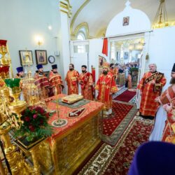 Митрополит Арсений совершил Божественную Литургию в храме святого благоверного князя Александра Невского города Пскова