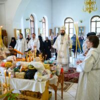 В день Троицкой родительской субботы митрополит Арсений совершил заупокойные богослужения в Спасо-Елеазаровском монастыре