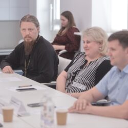 Руководитель Отдела по религиозному образованию и катехизации принял участие в круглом столе медиацентра Псковского агентства информации