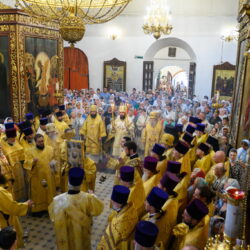 В день памяти святой равноапостольной княгини Ольги митрополит Арсений совершил Божественную Литургию в Свято-Троицком кафедральном соборе