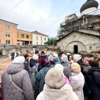 На территории реставрируемого храма святителя Николая (со Усохи) прошла лекция об особенностях реставрации храмов