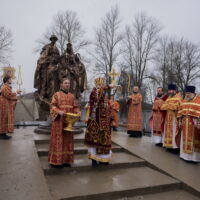 Митрополит Матфей совершил Божественную Литургию храме святых Царственных страстотерпцев города Дно